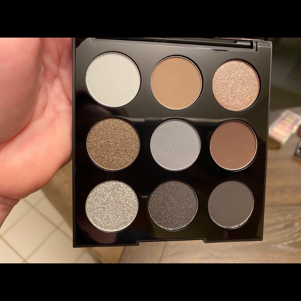 Morphe smoke and shadow eyeshadow palette